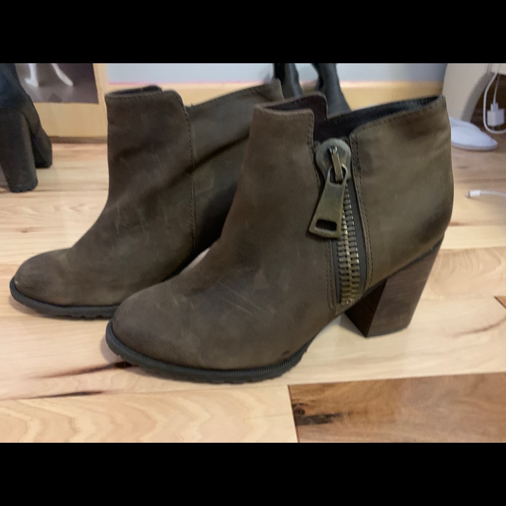 Greenish brown boots - Picture 4 of 4